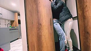 お母さんが知らない、彼女の部屋でファックしてる