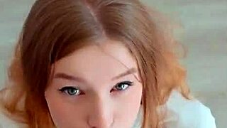 यो, चलो उसकी पीठ पीछे स्नीक करके बांग करते हैं! 😜