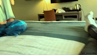 Gorąca Macocha, Chcesz Podzielić Łóżko Ze Mną Tej Nocy?