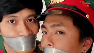 Policial e Soldado Enganados pra Sexo Gay num Erro de Casting... Caramba, Não Via Isso Vindo