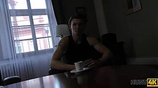 हंट4के ज्वेलरी के लिए कैश चाहिए, तो पीओवी में स्ट्रेंजर के साथ हॉट सेक्स असेप्ट करता है