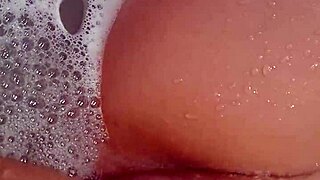 Krem på min våte fitte nå. Rør, kyssa og slikk meg dypt!