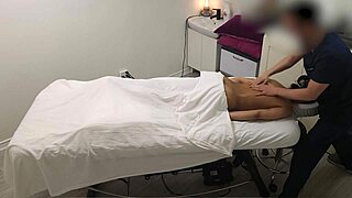 Sarahs oförglömliga första massage som indisk collegestudent