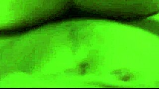 伙计，我完全迷上这个中国妞的群交乐趣！