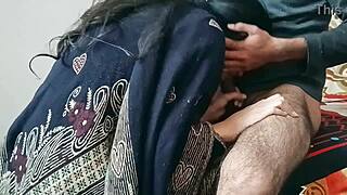 Hey, Punjabi teyzemin sıkı deliğini nasıl sertçe vurduğumu görmek ister misin?