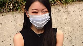 Cewek Asia Ditekuk untuk Doggy Style Intens