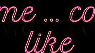 Exhibicionistická milf dáva vonku ručnú na veľký chuj na verejnej nahotej pláži