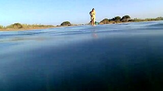 Unglaublicher öffentlicher Strandfick mit Unterwasser-Blasejob