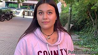 Nedolžna mlada 18+ španska punca jezdari za hiter denar