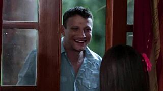 فتاة تركب زب تنيك بقوة من زوج أب في جلسة برية