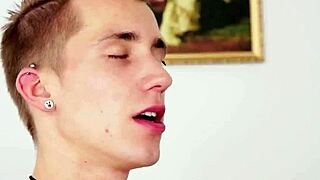 Ehi nonna, puoi succhiare e ingoiare il mio carico di nuovo stasera? Sono pronto per le tue abilità!