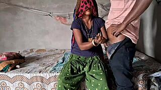 देसि लड़कियाँ विलेज सेटिंग में हार्ड एनल पाउंडिंग