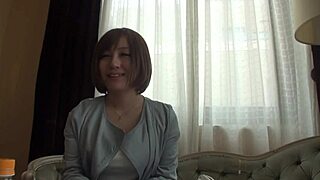 Kirari Kinky, 21, Pekerja Restoran Keluarga, Hisap dengan Mata Nakal dalam Tunggangan Liar