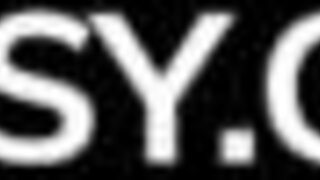 Wow, ces filles du glory hole prennent des charges de sperme énormes !