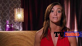 Troie Scambiste Viziate Gemono Forte Durante Sesso di Gruppo Selvaggio