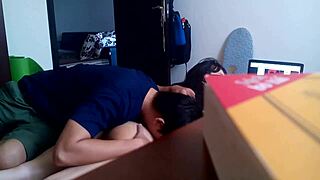 Vietnamlı sevgililerin gizli kamerası her şeyi yakalıyor!