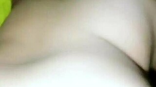 Pembantu Rumah Indonesia Tukar Badan Untuk Wang Tambahan Dengan Bos! Tawaran Mengejutkan Untuk Duit.