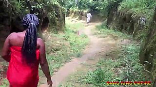 रेवरेंड अफ्रीकन देवी को जंगल में लुभाता है हार्डकोर चोदाई के लिए। उसका चार्म उसके मिशन को हरा देता है