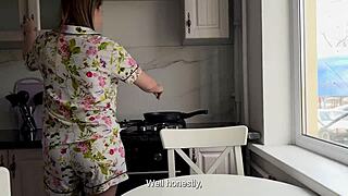 Ben senin üvey annenim, lütfen bu gece içime boşalma