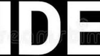 Ehi, guarda Mary Butterfly che scopa senza preservativo con un amico nel nostro letto!