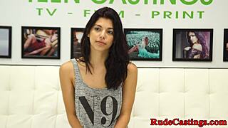 मीठी 18+ लड़की कास्टिंग में रफ फक खाती है