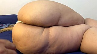 सोराया सौतेली माँ को बेड में पर्फेक्ट बिग अस्स के साथ नंगा पकड़ा गया