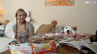 Wanita seksi dengan tetek besar cuba seks anal pertama kali.