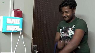 美しいベンガル妻が突然のデシチャダイで知らない男に捕まる