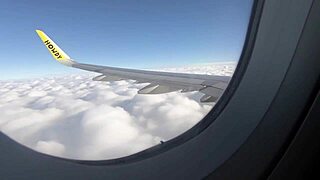 Публична свирка в самолет заснета на камера, о боже!