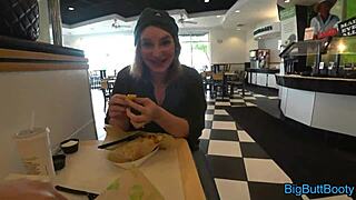 Właśnie widziałem, jak moja zdzira dziewczyna bierze wytrysk i creampie w samochodzie