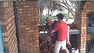 Esposa de 42 anos pega fodendo jovem de 18 em público