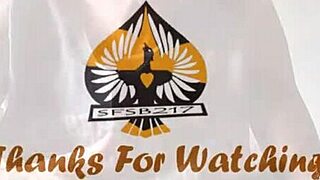 Wow! Winzige Oma lutscht riesigen dicken Schwanz mit Lust