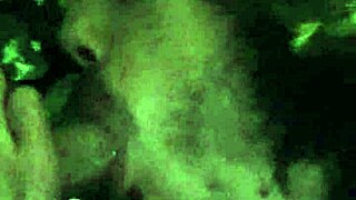 Мой друг снова кормит меня в моей дыре славы сегодня