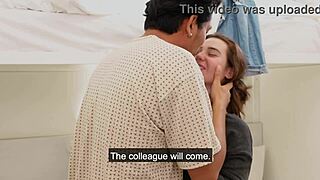 שותפים לדירה צוללים לתפקידים מלוכלכים של נסיכה ועם הארץ