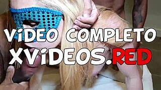 Rio'lu sarışın MILF Kelly Liberato motelde iki adamı sikerken Jr Doidera filme alıyor - AntonyVTT.