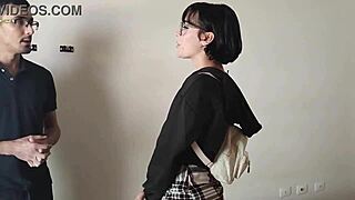 كيميكو لا ترحم أثناء زيارة الغرفة مع بلوب جوب بري