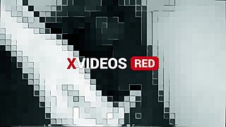 Один в кабинке с дыркой в стене, мастурбирую