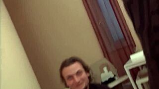 הפעם הראשונה שלי בסווינג בפרק גרמני בלעדי