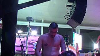 젠다의 큰 자연 가슴에 너무 핫해