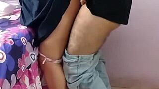 studentessa si scalda con insegnante, assaggia sborra in video casalingo