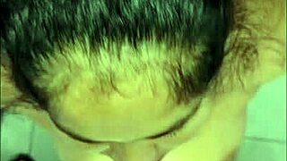 Hombre, me abofetearon duro y me mearon en la cara BDSM