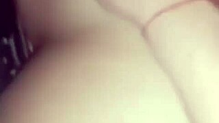 拳交老婆的骚逼，在狂野分享中