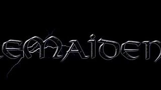 Cewek Berambut Merah Telanjang Masturbasi Sendiri di Hutan Dalam dengan Tits Besar Terpapar