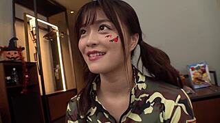 일본 틴 18+ 베이비가 도기스타일로 박히고 코스프레에서 사정