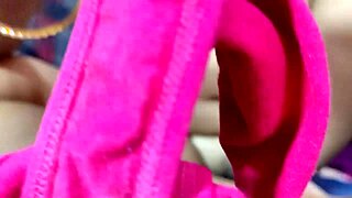 गंदी इंडियन सौतेली बहन हिंदी रोलप्ले में चिढ़ाती है, तुम्हें छूने और खेलने की प्यासी