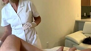 Депилирам му кура, после ебе асистентката ми