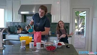 Ada Kue Manis Buat Dibagi dengan Madi Collins dan Michael Swayze, Mau Gigitan? 😋