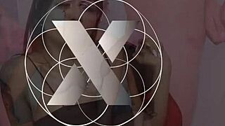 Ξανθιά Ρουφάει Δύο Μεγάλα Πούτσα σε Ομαδικό