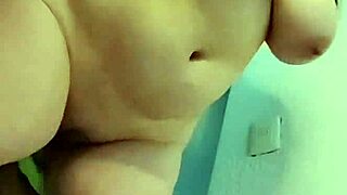 Kova seksi iso tissinen kaverini kanssa hänen kodissaan 😍