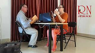 Temptație de luni la birou cu lins de pizdă obraznic